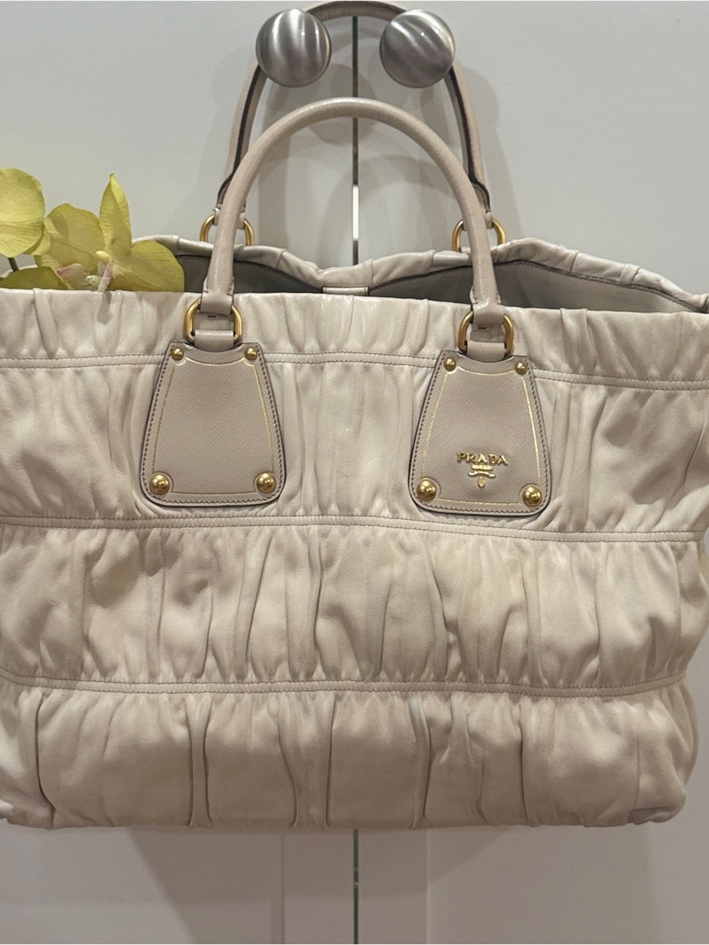 PRADA Gaufre Tote Bag Beige Lambskin Leather | Gold Hardware | VERY GOOD ❣️ - Picture 4 of 17